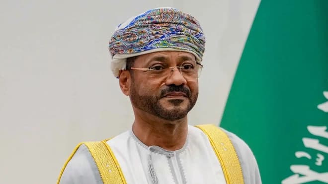 Omani FM Discusses Strait of Hormuz Agreements