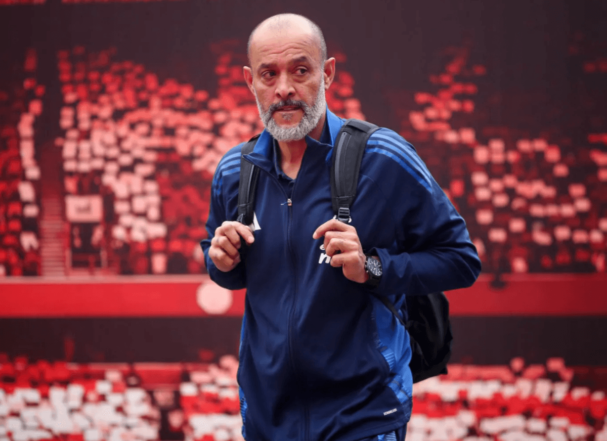 West Ham retains coach after relegation