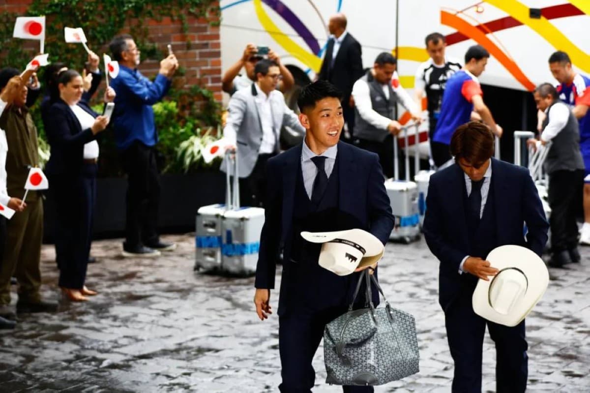 World Cup teams farewelled with grand procession