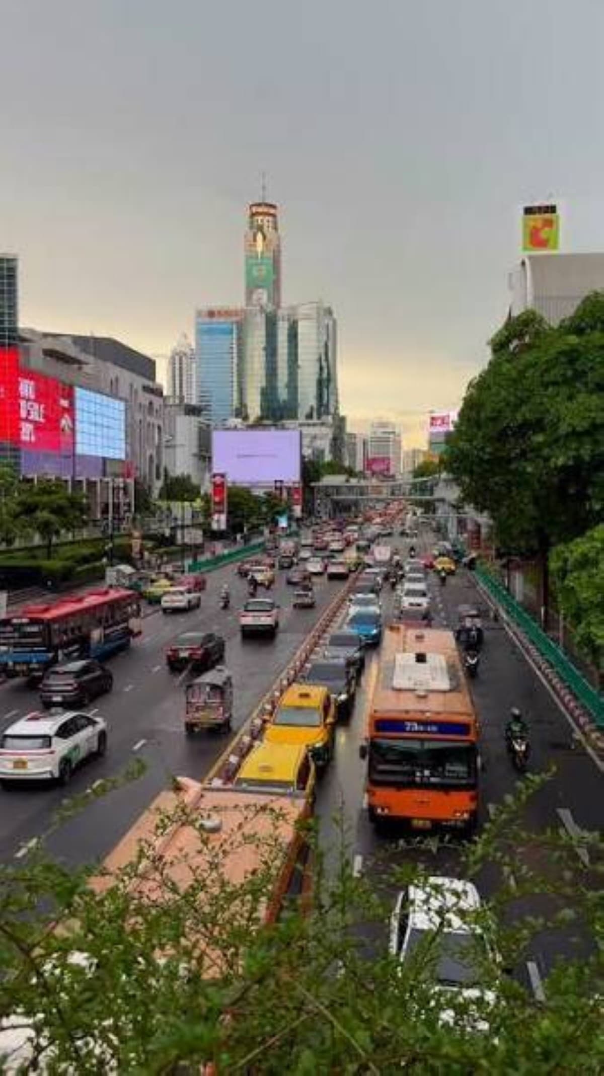 Thailand child truck crash kills 8 monks