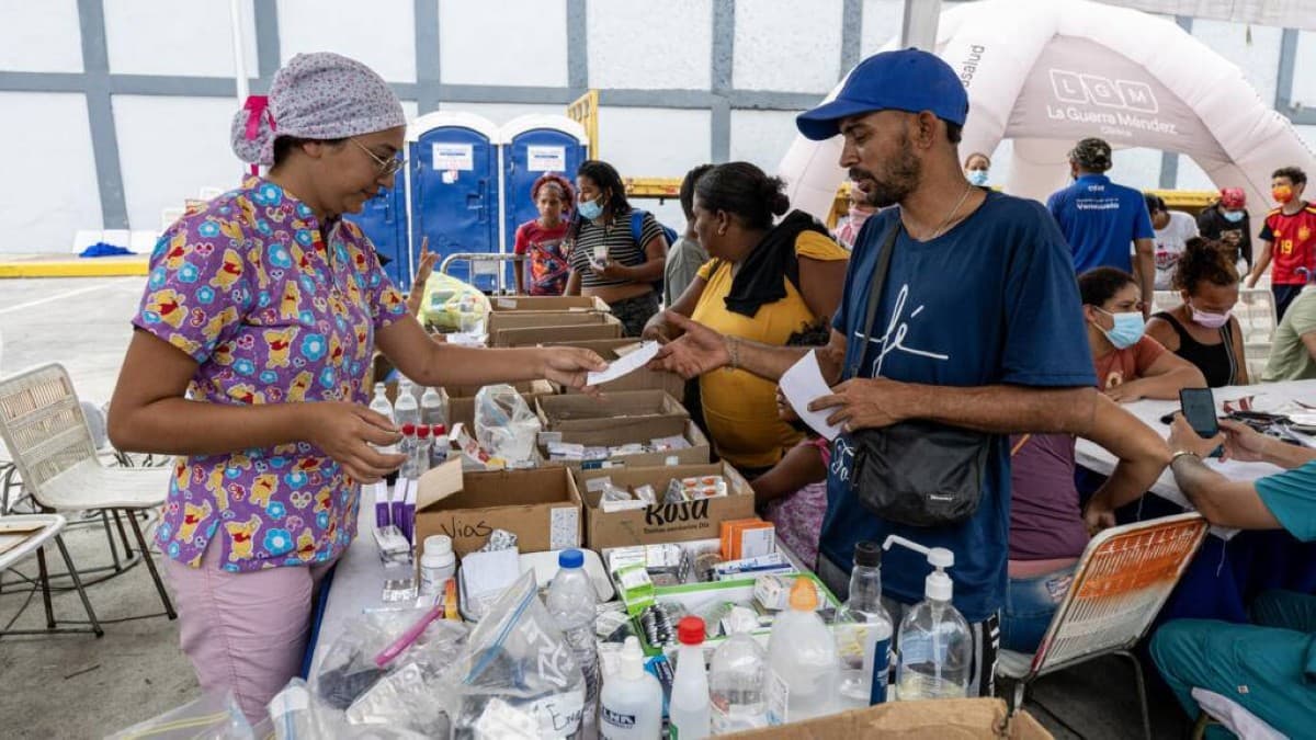 Venezuela earthquake: eateries and stations become field hospitals