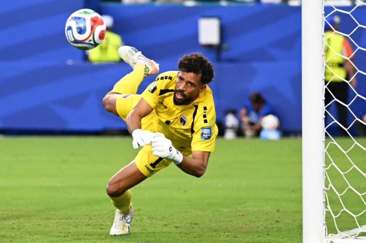 Fouzia leads global goalkeeper followers