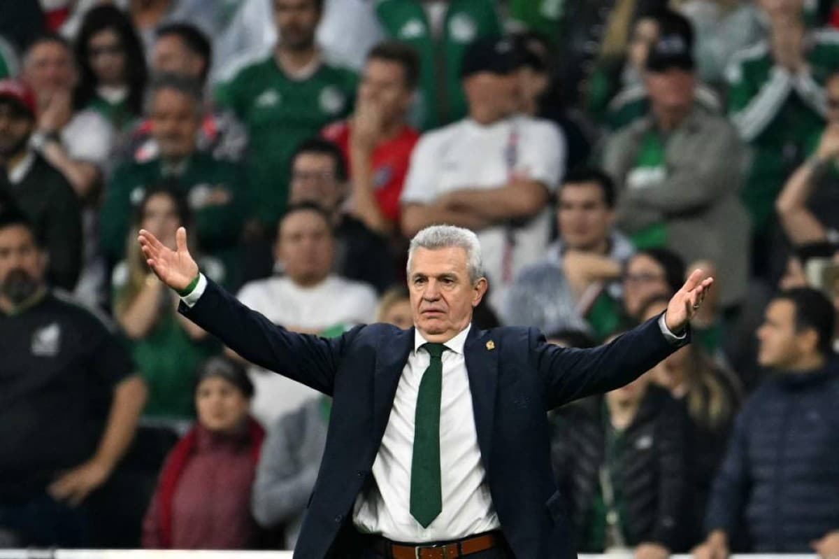 Mexico coach insults England player amid smirk