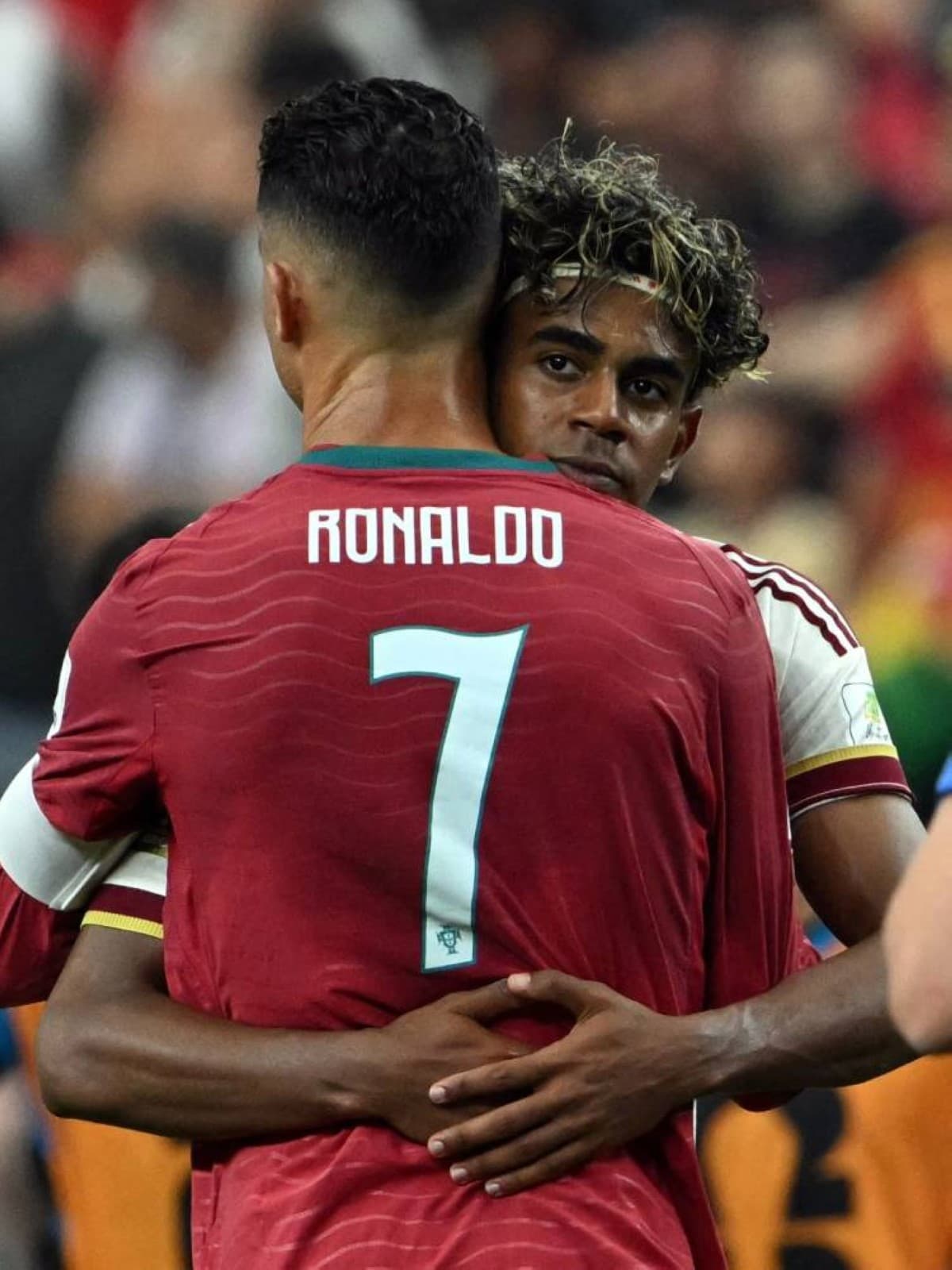 Lamin Yamal comforts Cristiano Ronaldo after World Cup exit