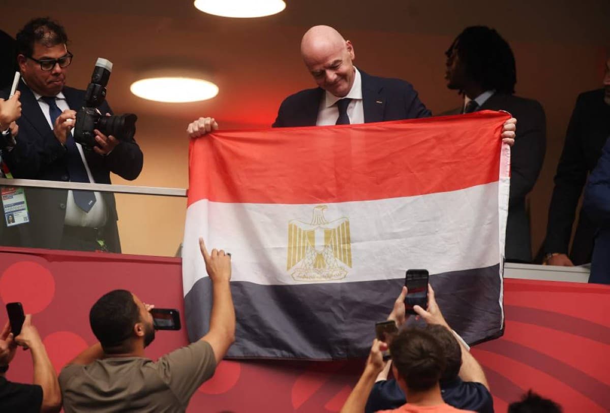 Infantino raises Egyptian flag in response to criticism