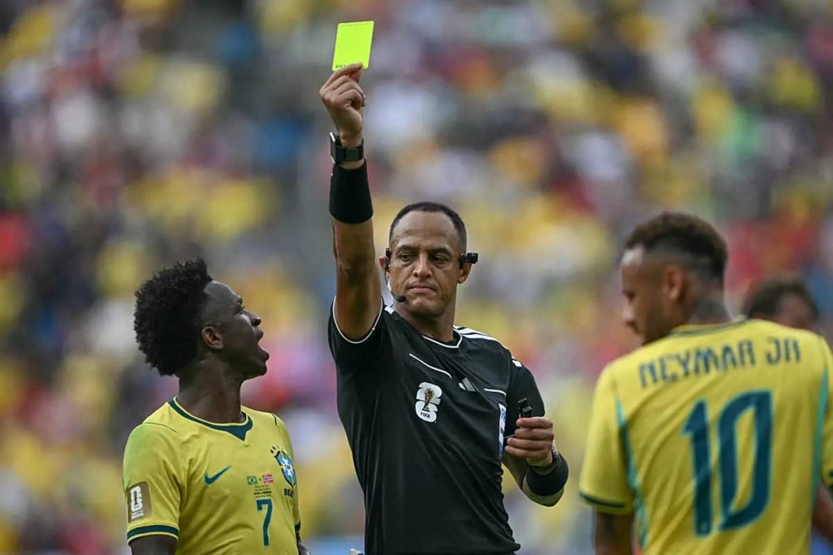 17 لاعبًا على حافة الإيقاف في كأس العالم (المونديال)