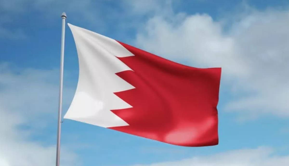 إطلاق صافرة إنذار في البحرين والسلطات تدعو للتوجه إلى أقرب مكان آمن