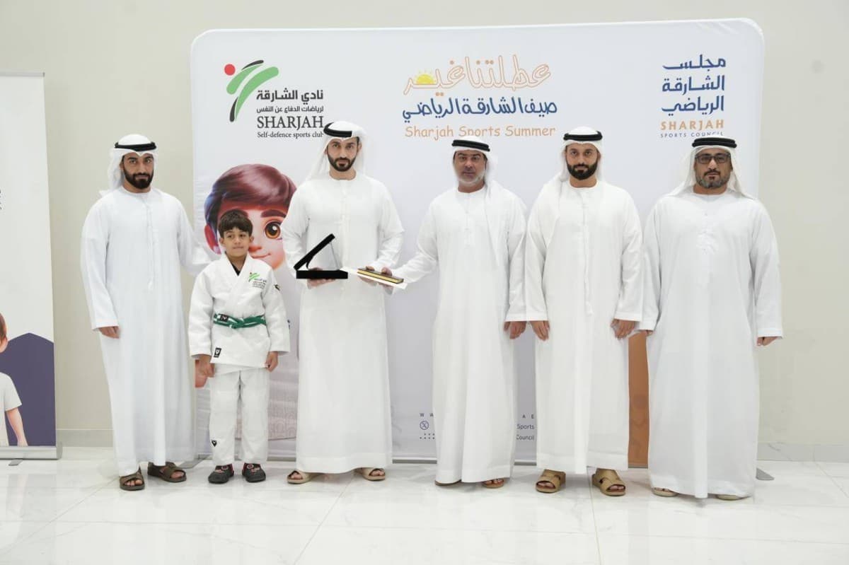الشارقة للدفاع عن النفس يكرم نخبة من الرياضيين ضمن مبادرة «هؤلاء صنعوا المجد» و«الأسرة المتميزة»