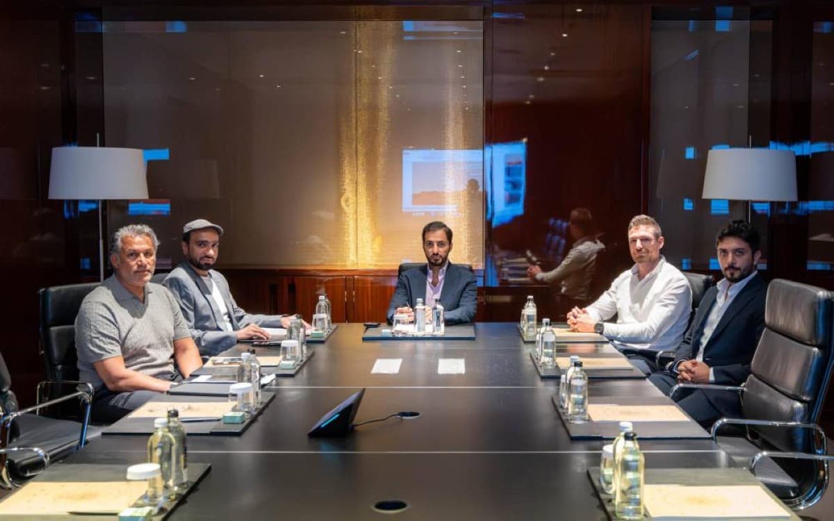 Rashid bin Humaid Meets with Sino Performance Delegation on Sports Performance Systems Development