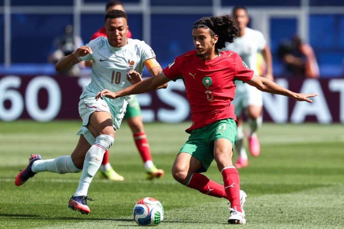 المغربي بوعدي يحقق إنجازًا تاريخيًا بمشاركة بيليه في كأس العالم