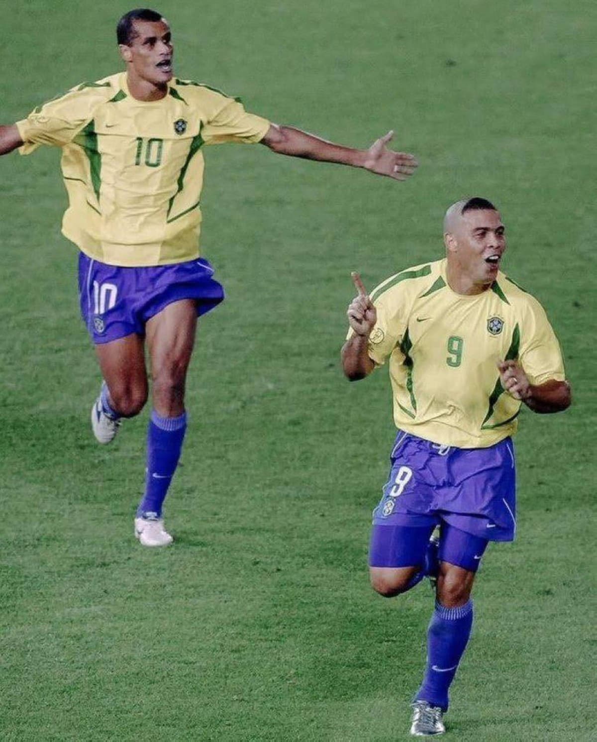 ثنائية مبابي وديمبيلي تعيد ذكريات منتخب فرنسا في كأس العالم 2002