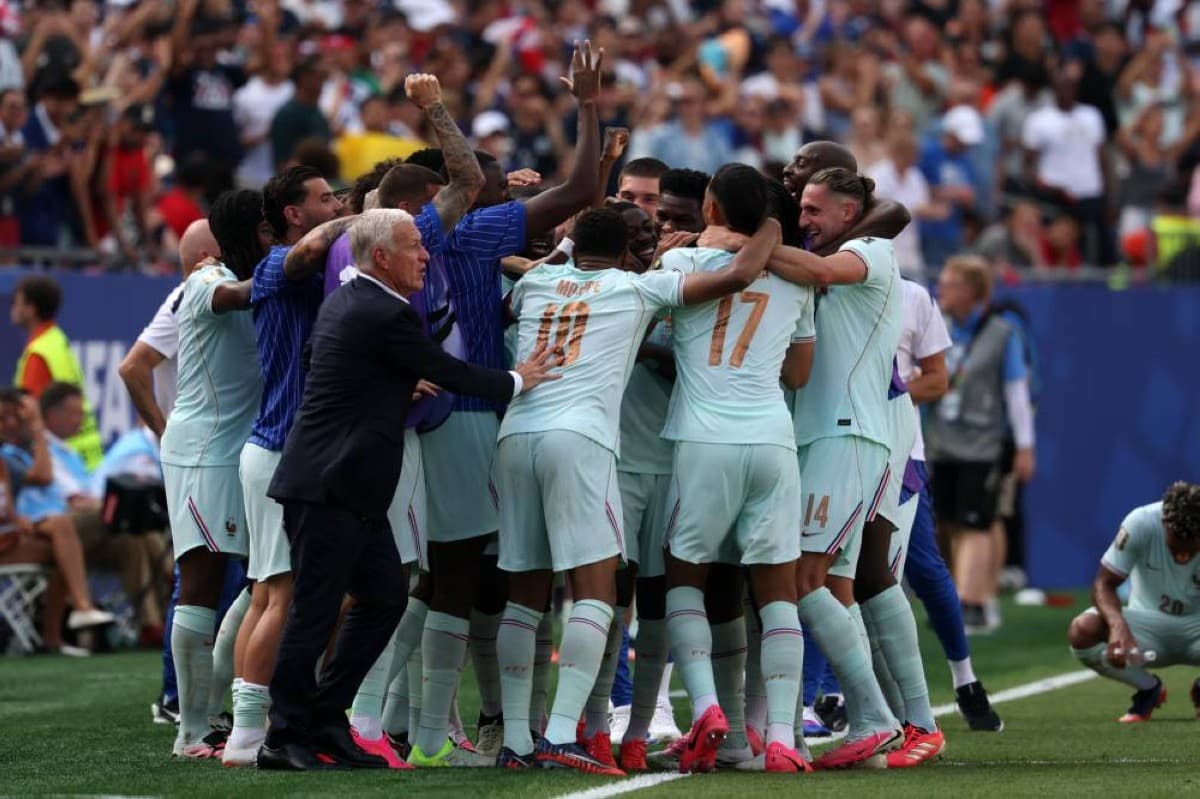 فرنسا تتأهل وتحقق إنجازًا جديدًا بإضافة رقم قياسي إلى سجلها في كأس العالم