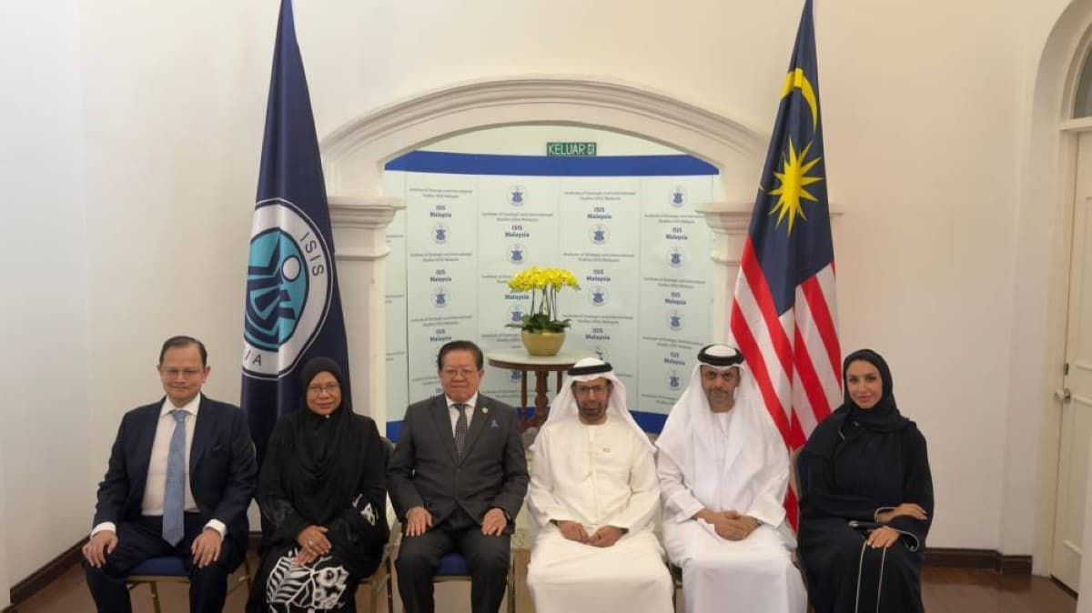 علي النعيمي يستعرض في كوالالمبور النهج الإماراتي لمكافحة التطرف