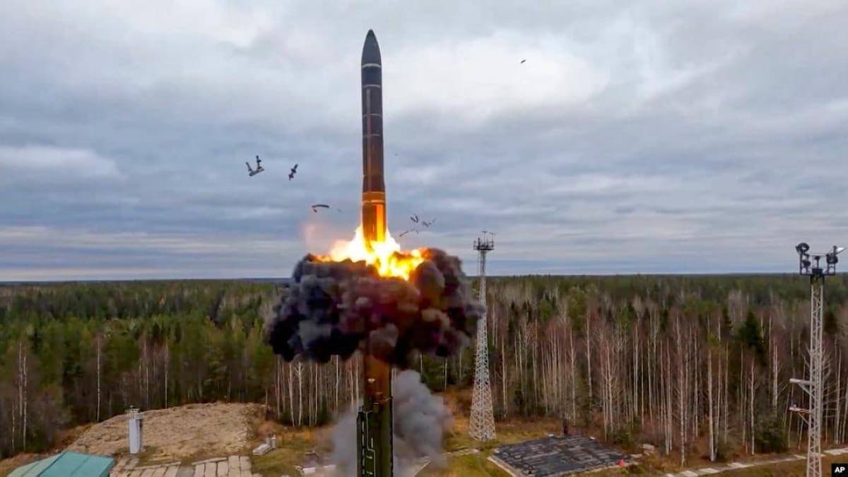 Russia launches ballistic missiles at Kyiv, injuring three people