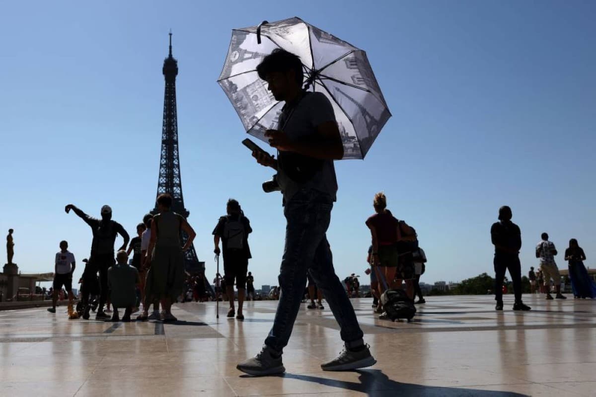 France faces new heatwave and wildfire warnings as fires spread