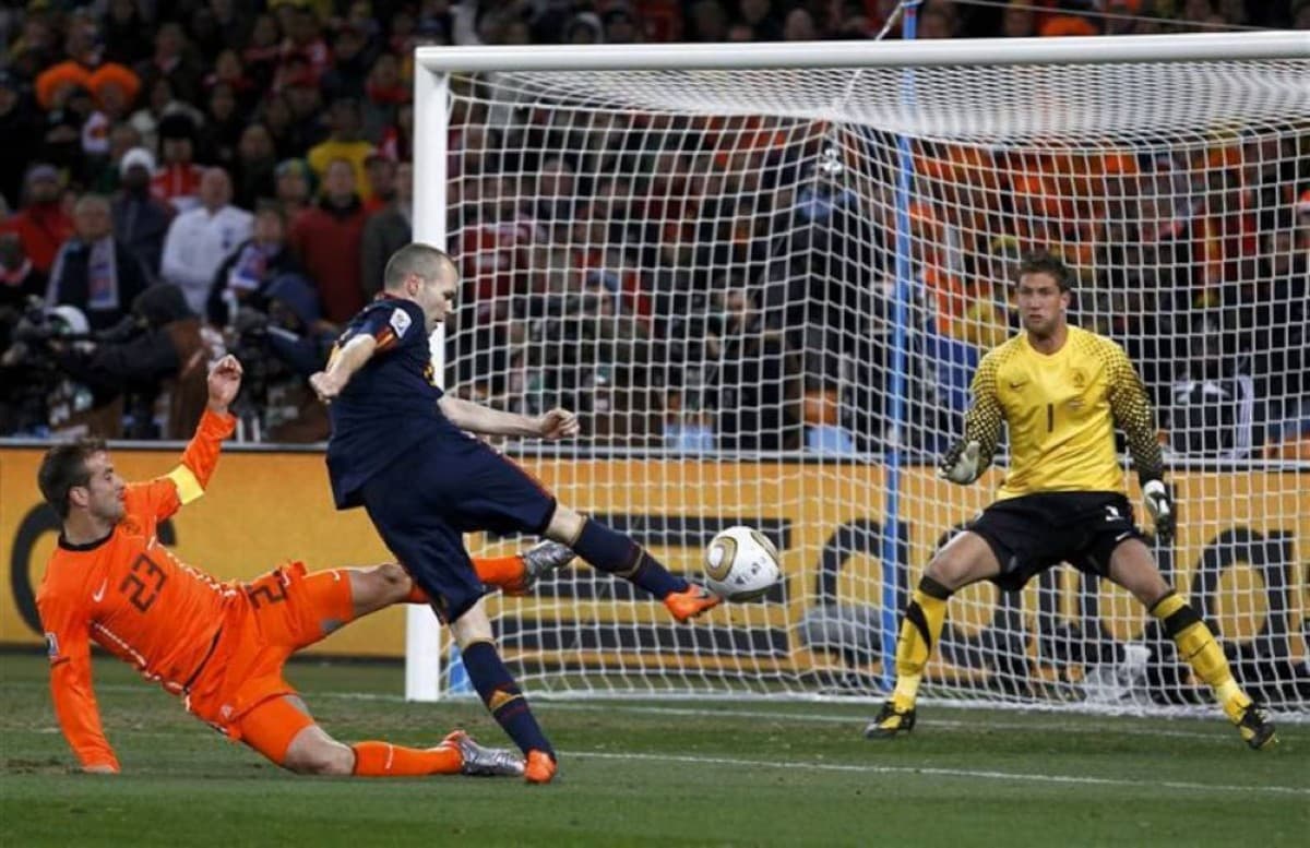 Iniesta urges Spain players not to fear