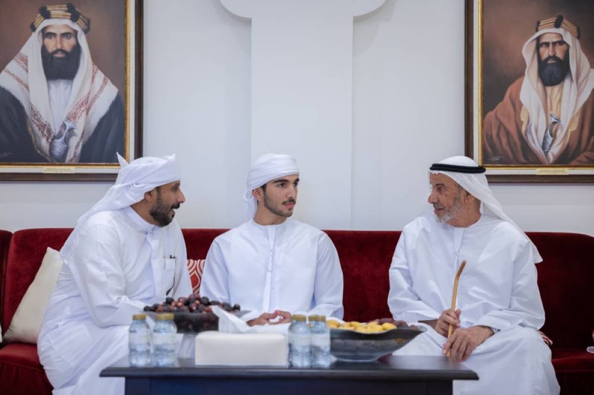 محمد بن راشد يعزي في وفاة الطفل حمدان