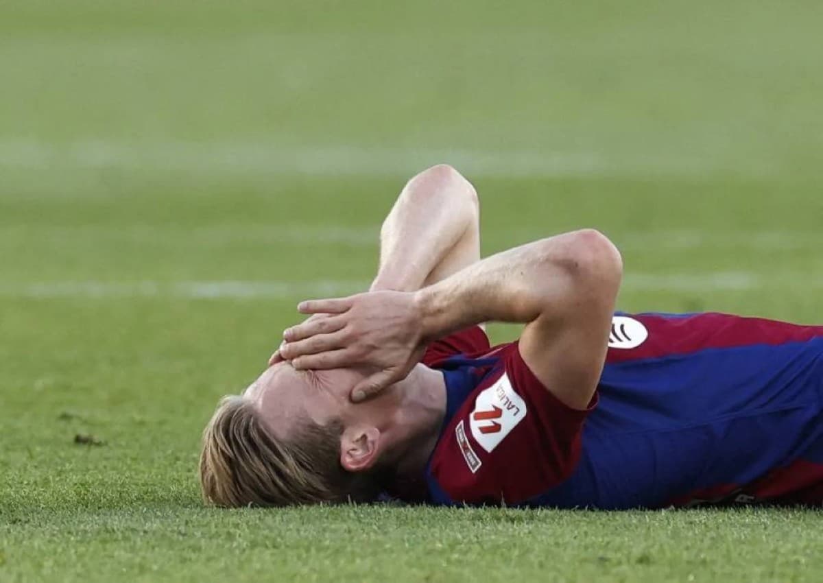 برشلونة يترقب قرار دي يونغ للتشكيلة