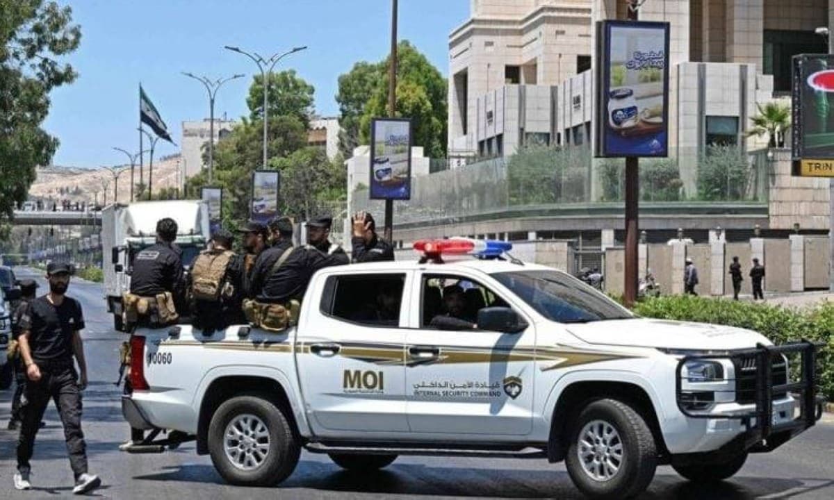 سوريا تعتقل 16 مطلوباً وتضبط أسلحة في ريف دمشق