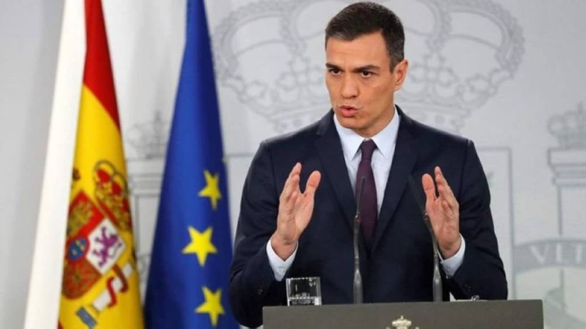 Spanish PM emphasizes fire fighting and saving lives