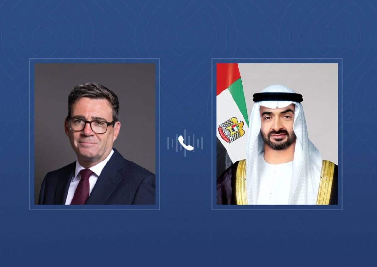 رئيس الدولة ورئيس وزراء بريطانيا يتبادلان الاتصالات