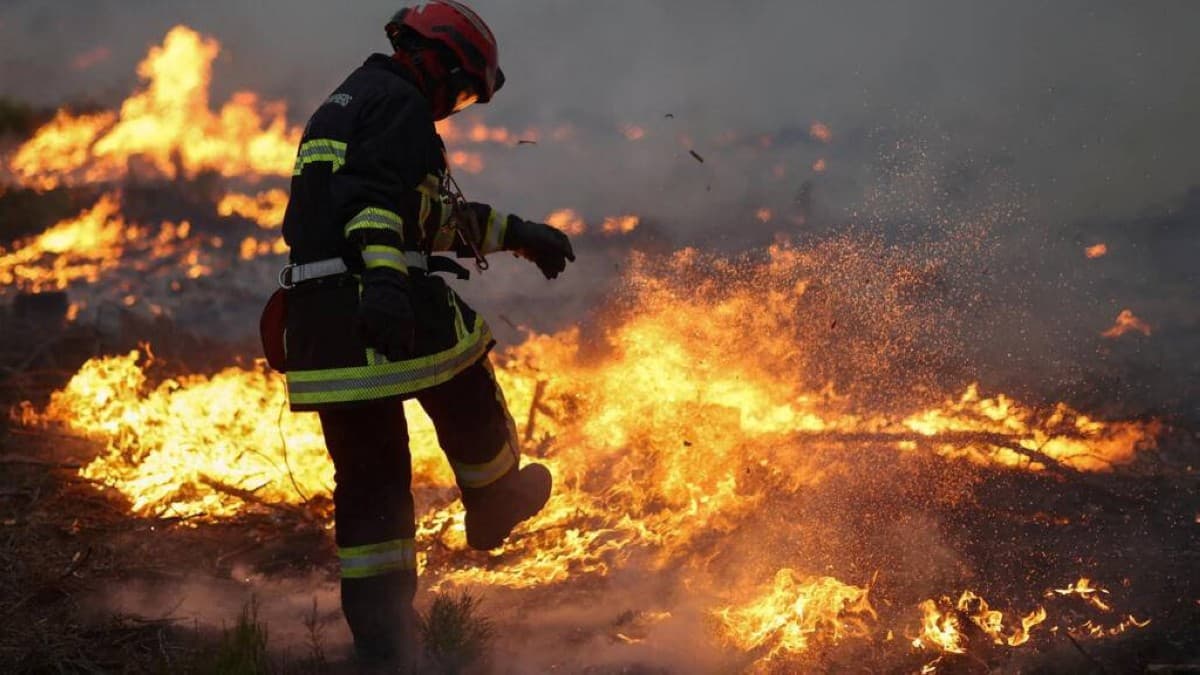 French Authorities Evacuate 4,000 Tourists