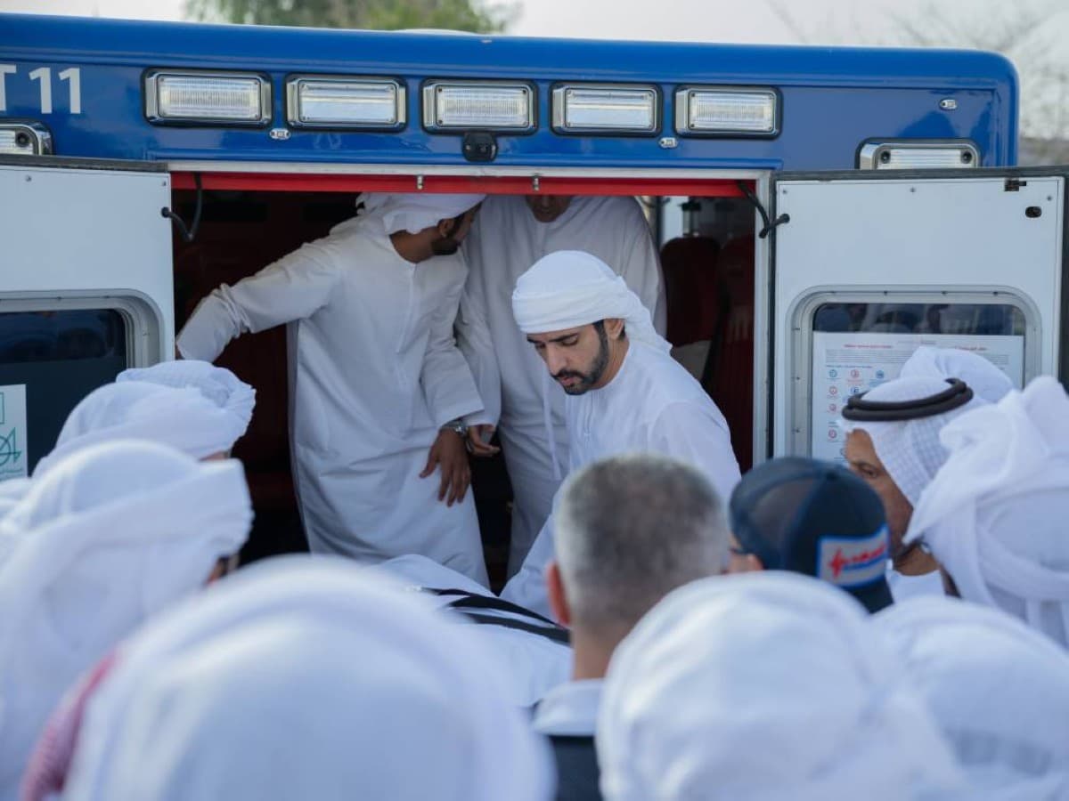 حمدان بن محمد يشارك في تشييع سالم حمد العامري