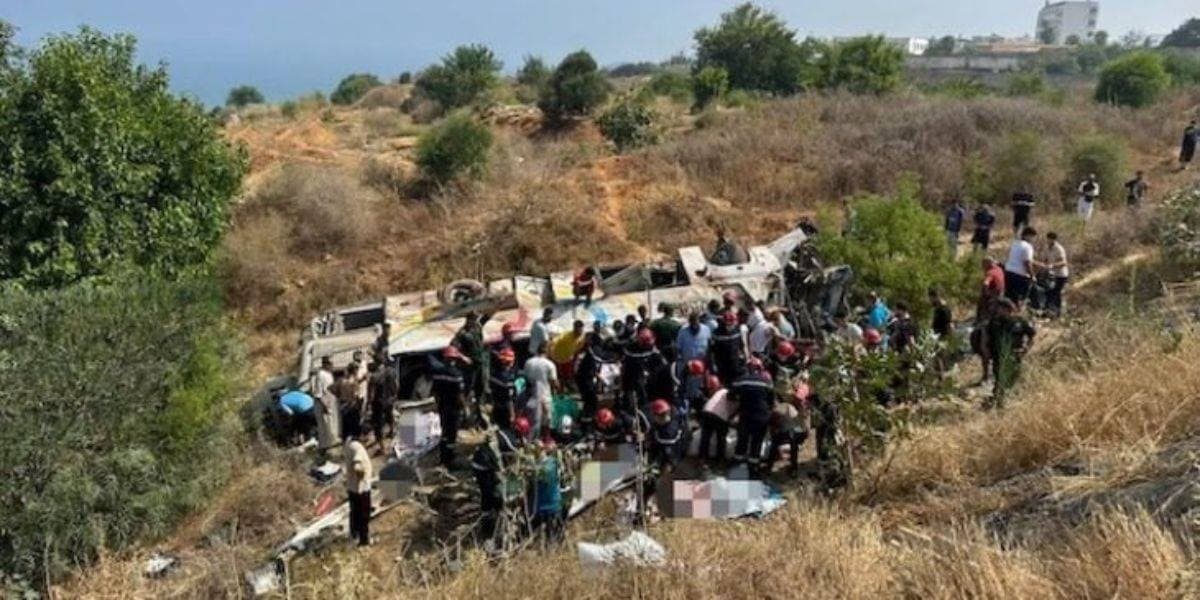 Algeria bus overturn kills 25