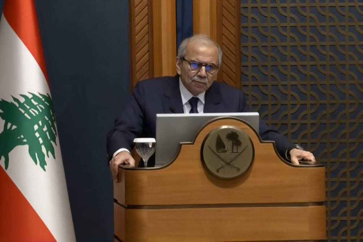 نواف سلام: من يختص بقرار الحرب لا يحق له منح شهادات الوطنية