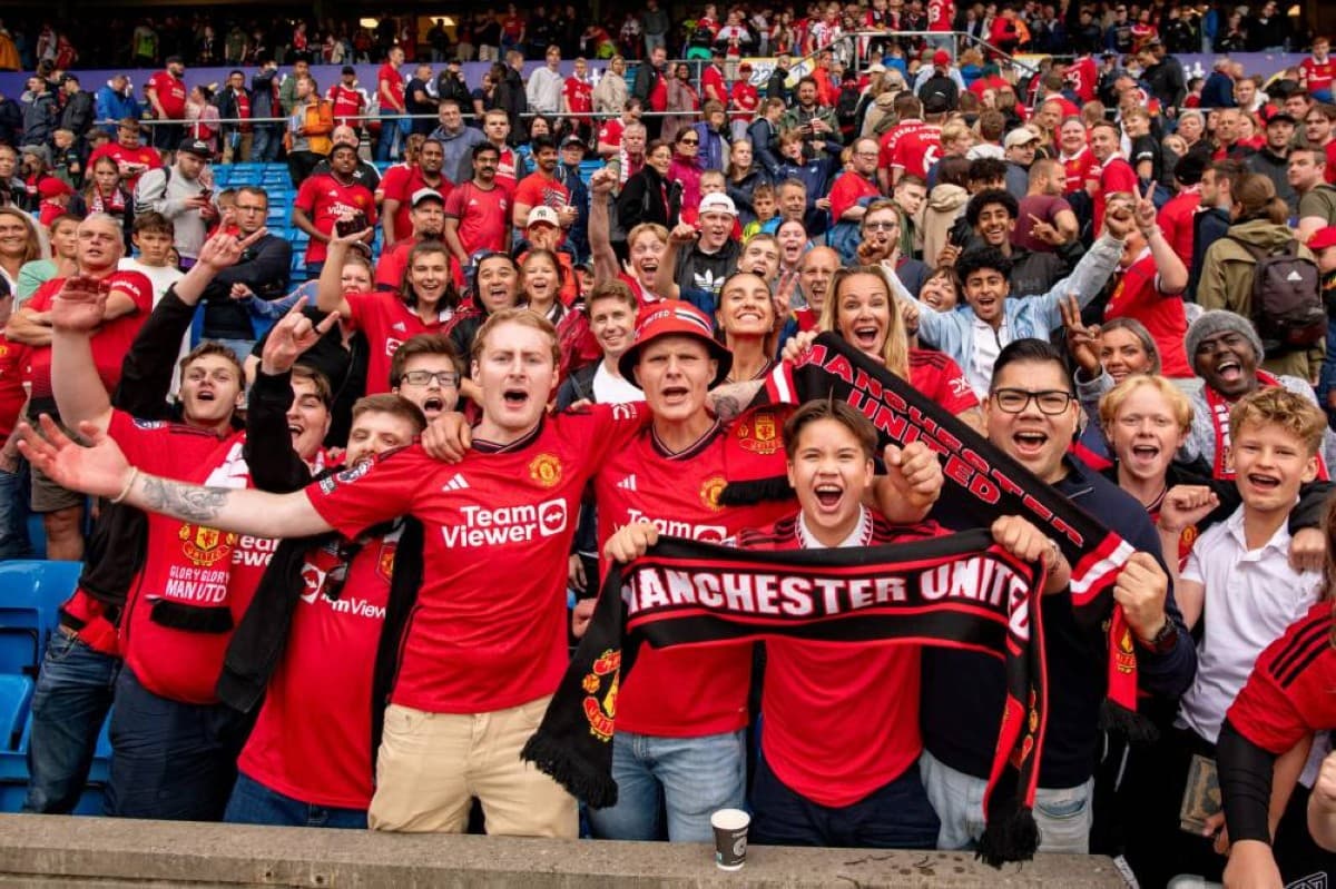 Manchester United issues apology over ticketing issues
