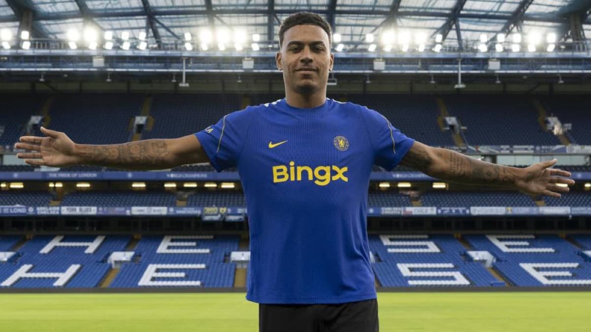 Chelsea and Tottenham top transfer spending