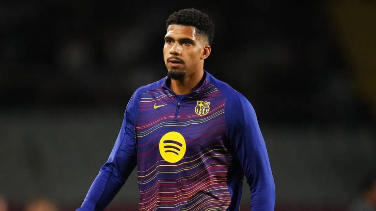 Araújo transfers from Barcelona to Liverpool