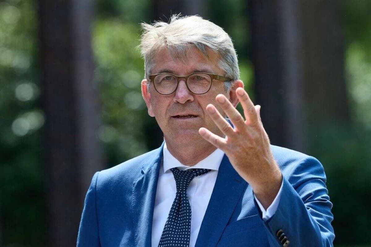 ألماني يطالب باستقالة إنفانتينو من FIFA