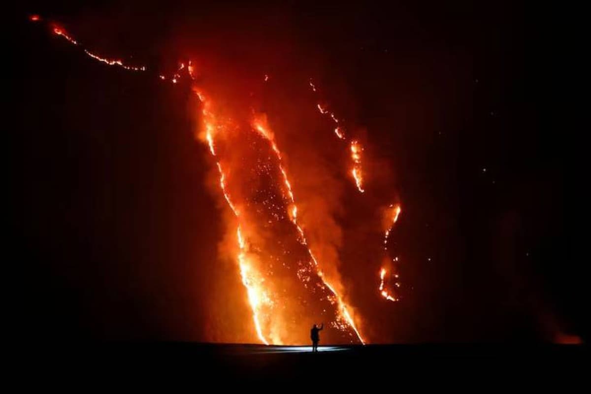 Indonesia Mount Bromo closes due to wildfire