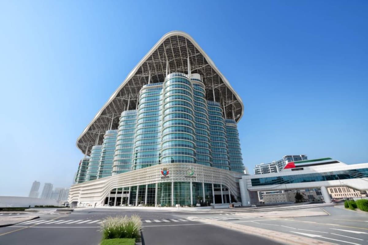 DEWA Opens 793 Power Stations in H1