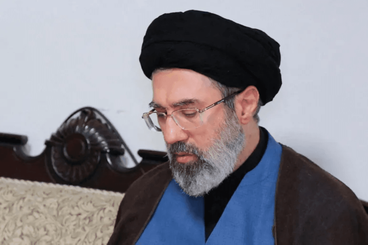 خامنئي يعلن قيادات في الجيش والحرس