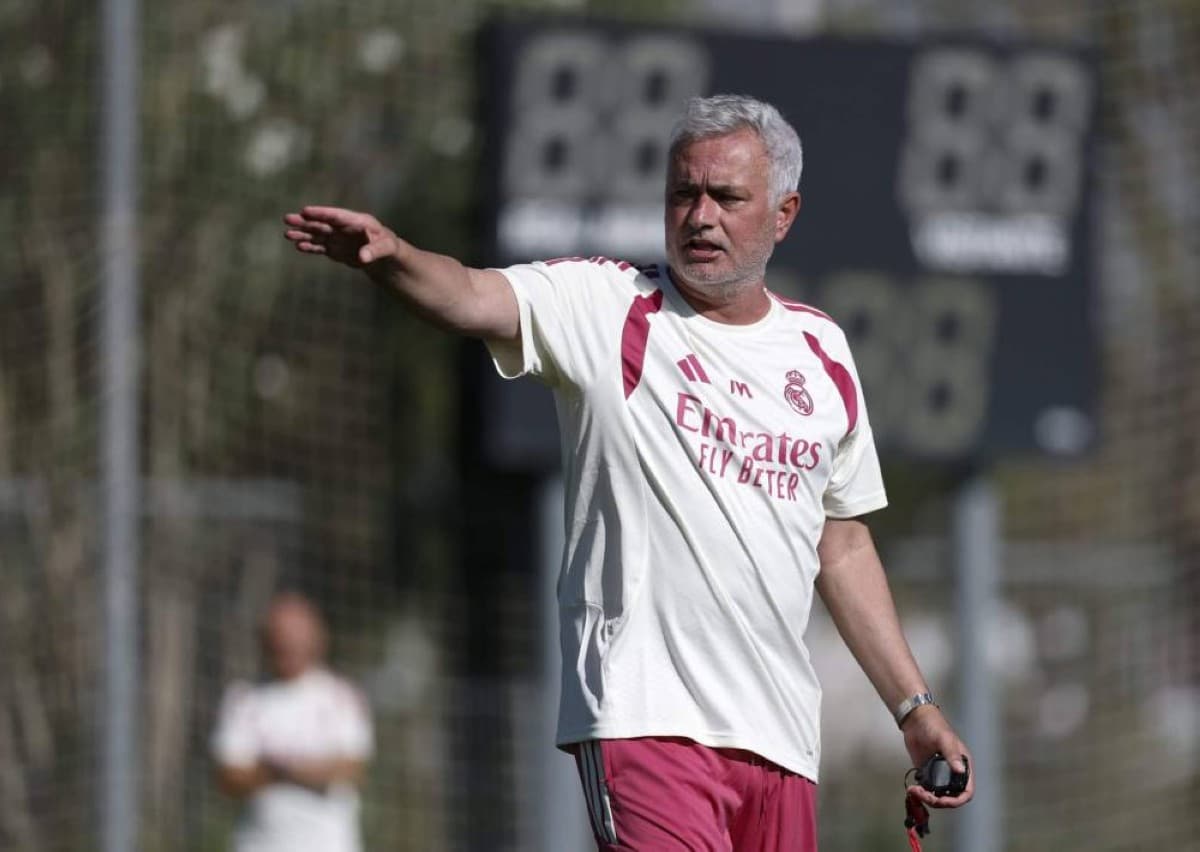 صفقات ريال مدريد وعودة مورينيو تضعف برشلونة