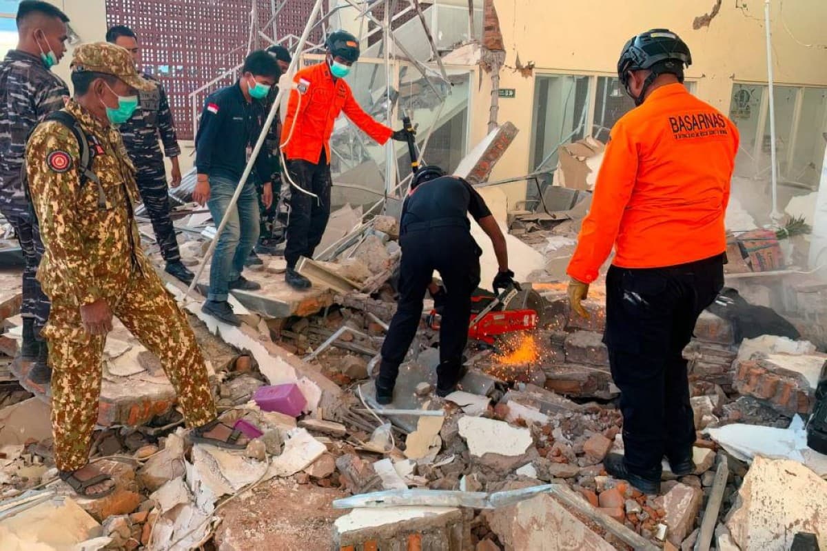 Indonesia quake death toll hits 20