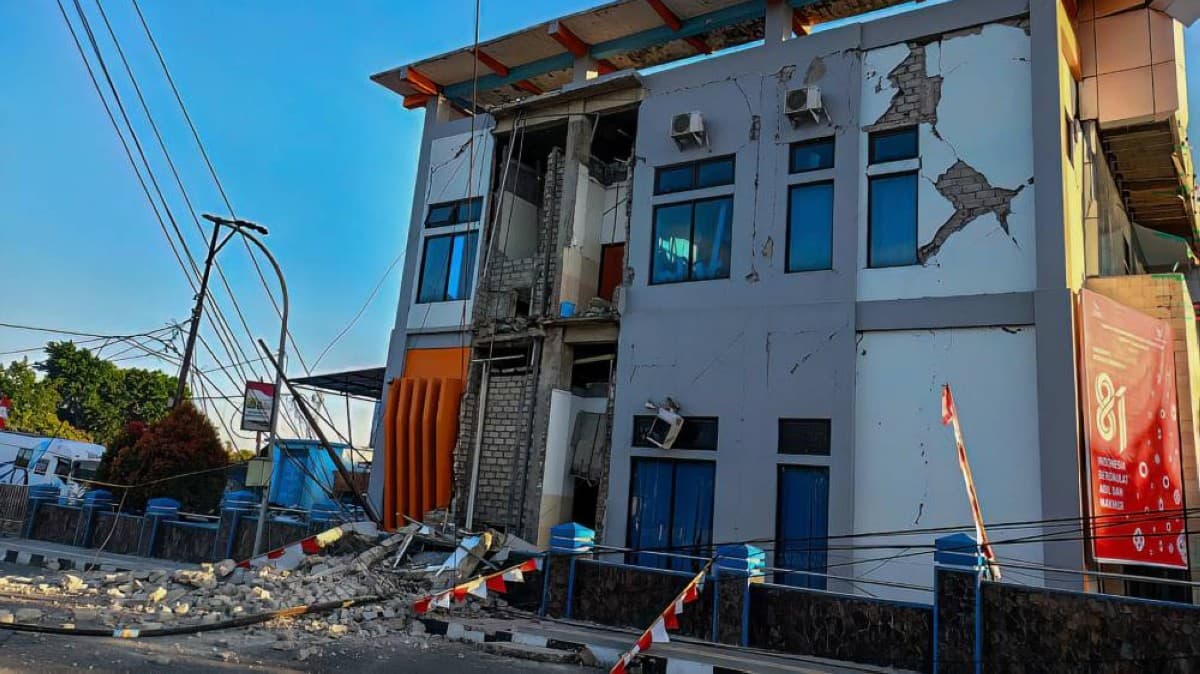 Indonesia Experiences Second 6.9 Quake
