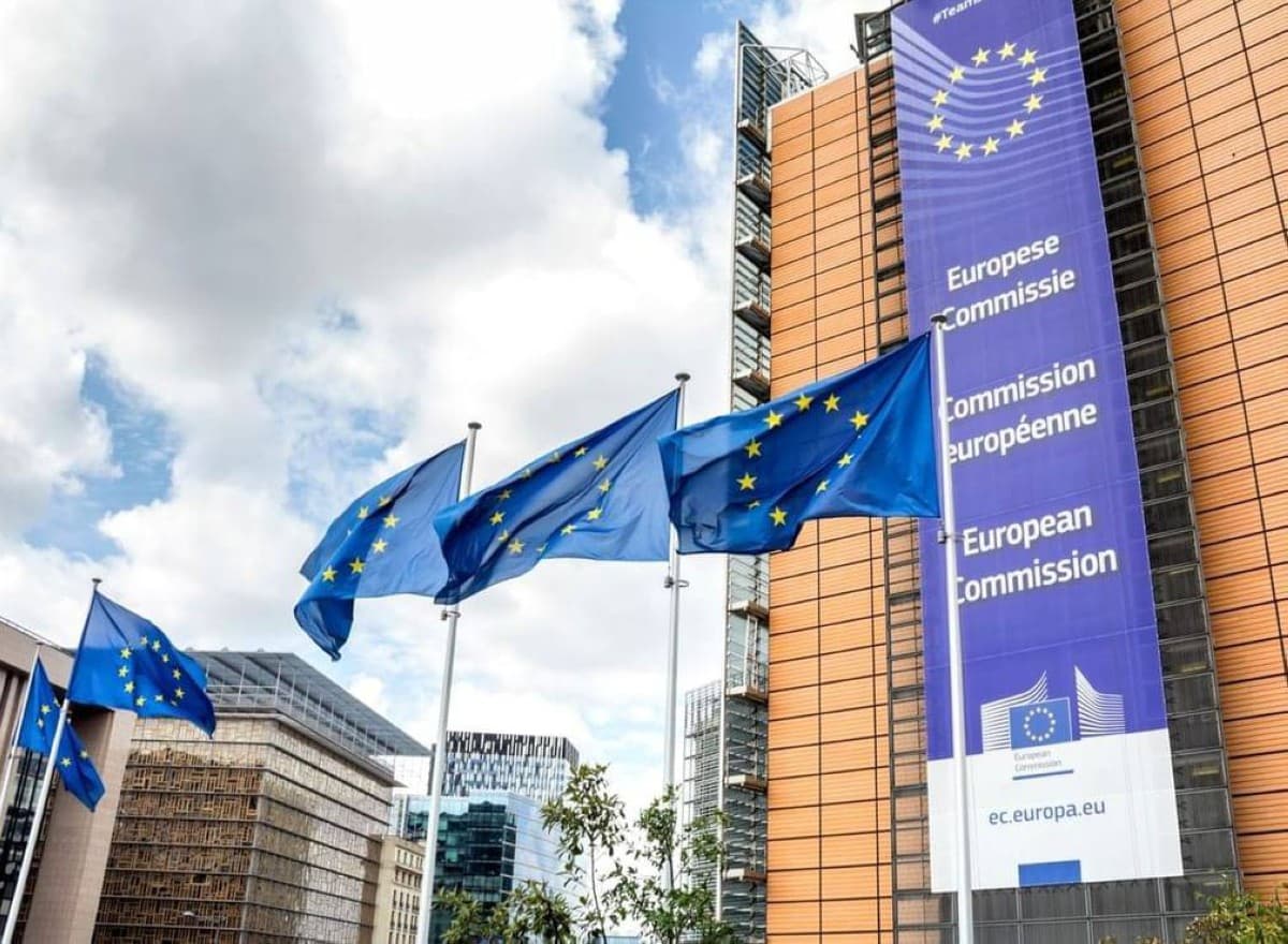 المفوضية الأوروبية تعزز أمن الطاقة بمرونة مالية