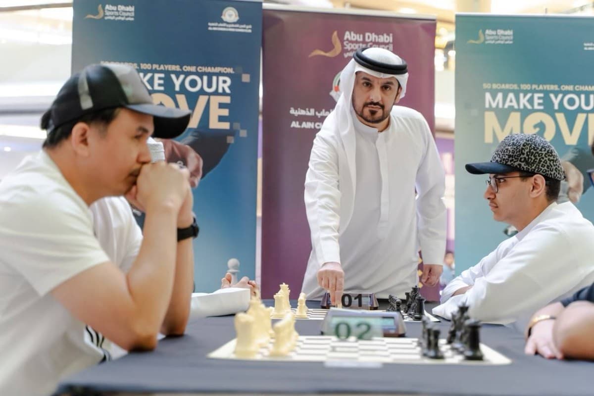 سالم عبدالرحمن يخوض مباراة مع وانغ هاو