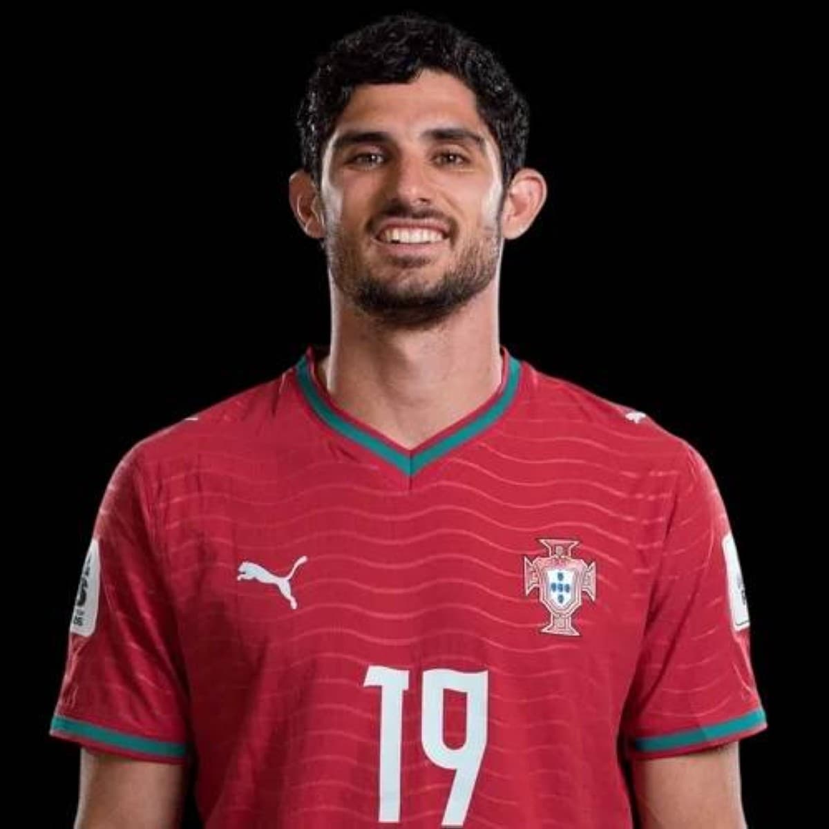 الوحدة قريبة من صفقات كبيرة
