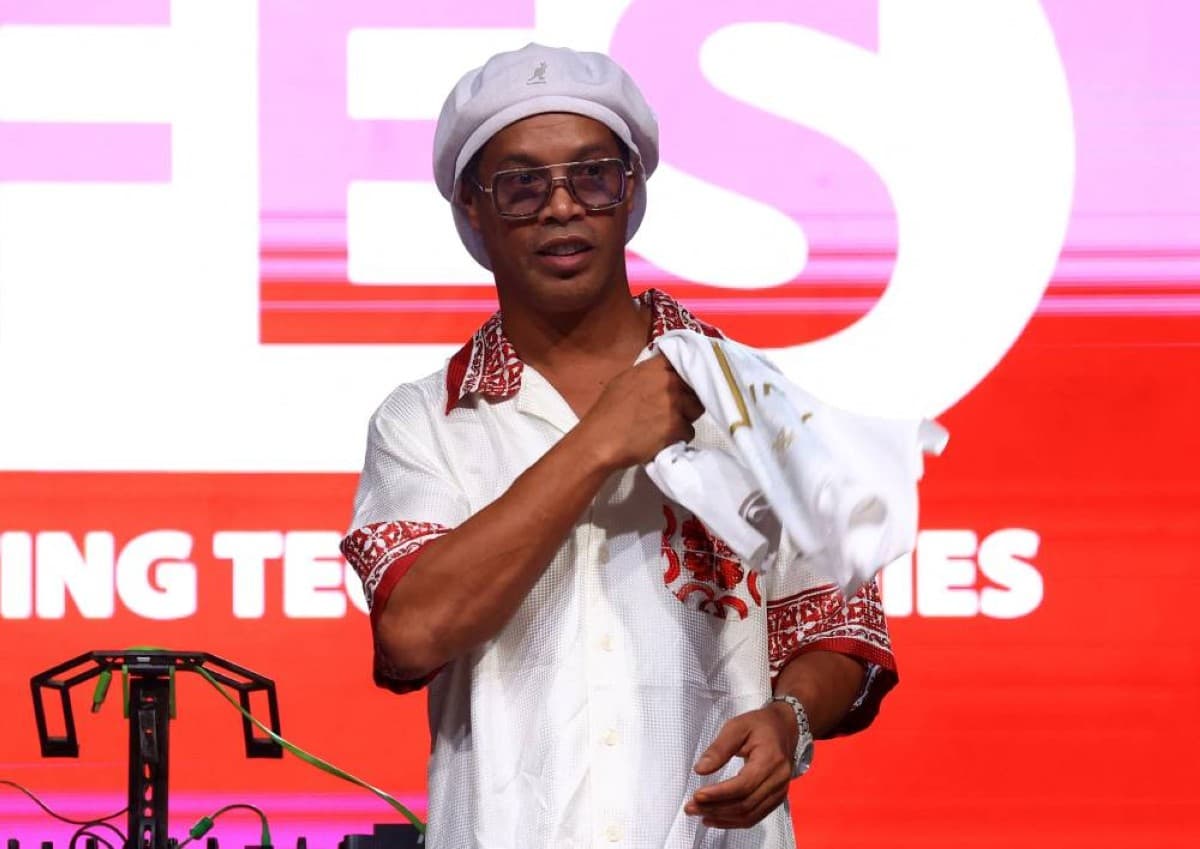 Ronaldinho Returns After 11 Years