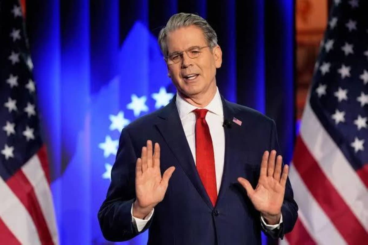 US warns Iran of economic sanctions