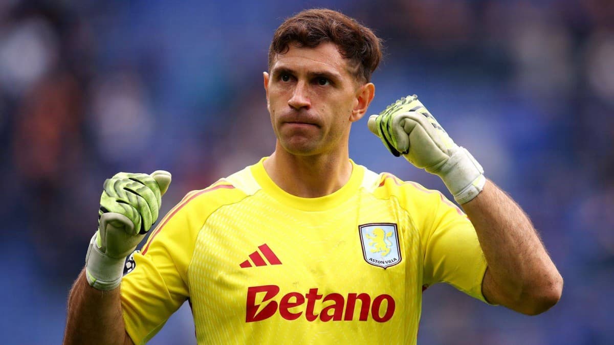 Chelsea completes deal for Emiliano Martínez