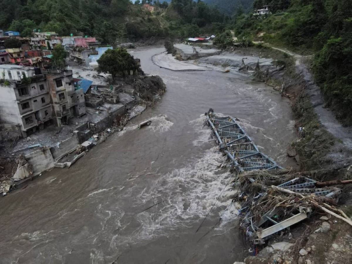 Nepal resumes flood rescue efforts