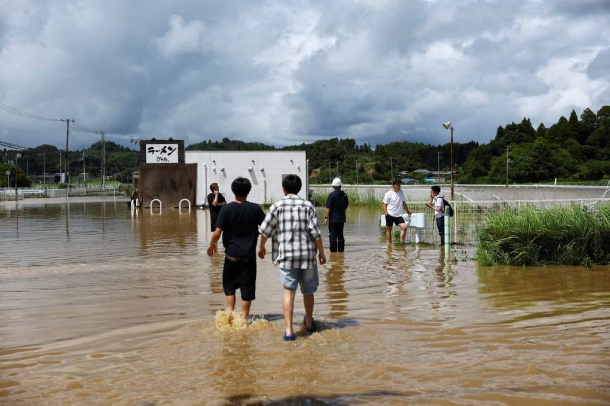 Japan issues heavy rain and mudslide alerts