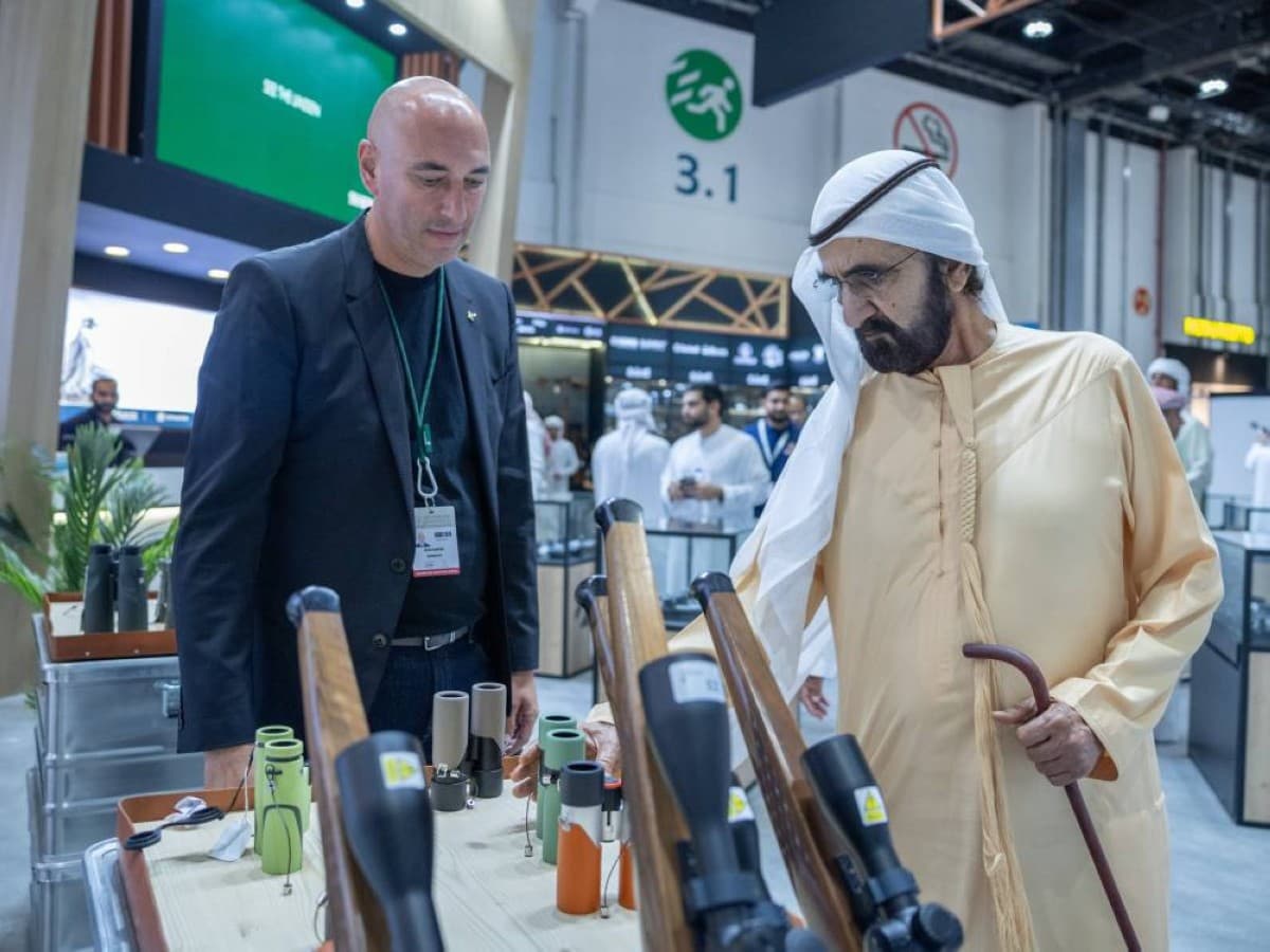 محمد بن راشد يتفقد معرض أبوظبي للصيد