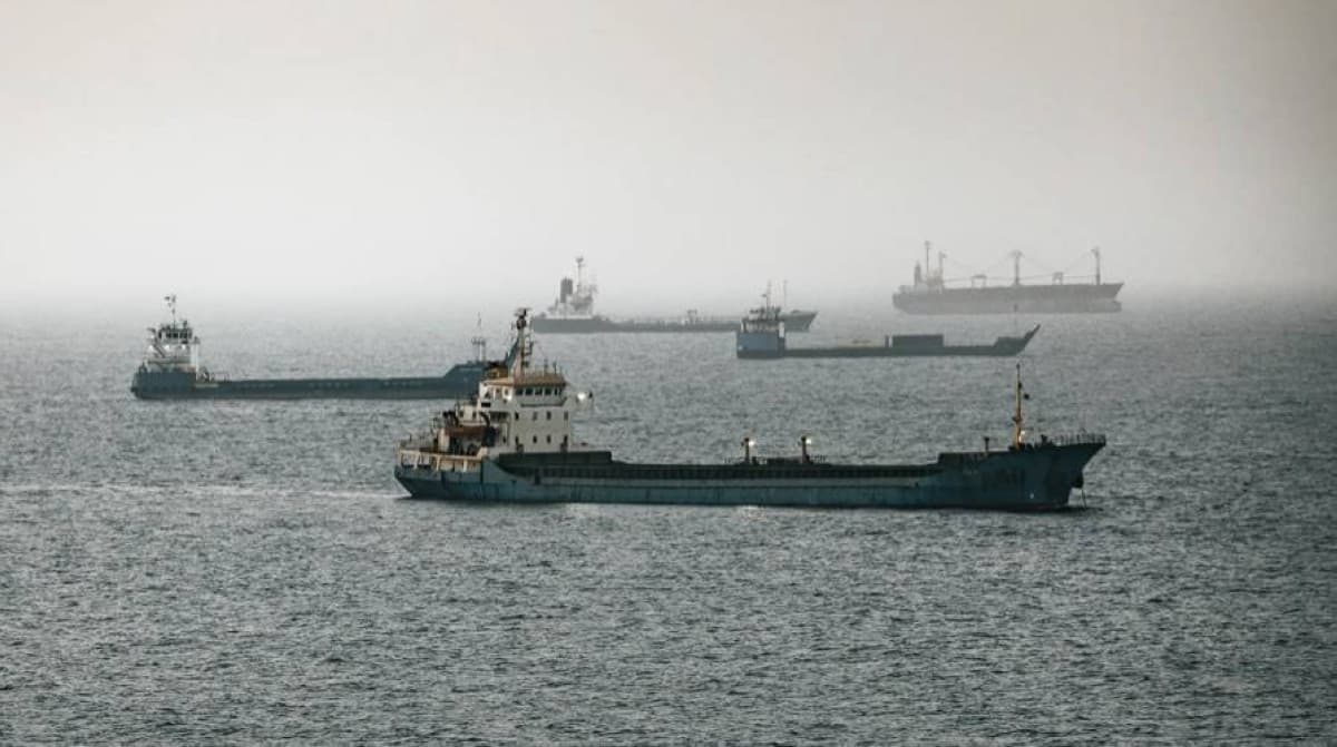 Shipping in Strait of Hormuz falls below 10-day average