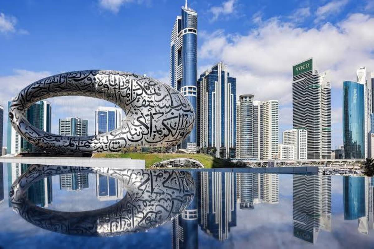 الإمارات.. طقس غدًا صحو ويحتمل أمطار